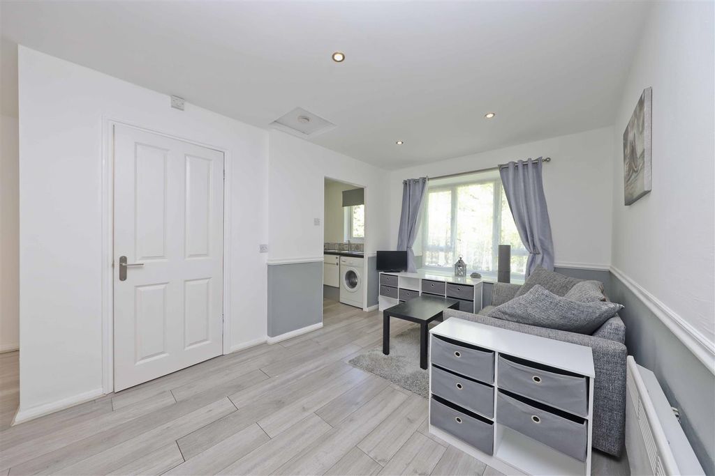 Property photo 3 of 11 Bedroom