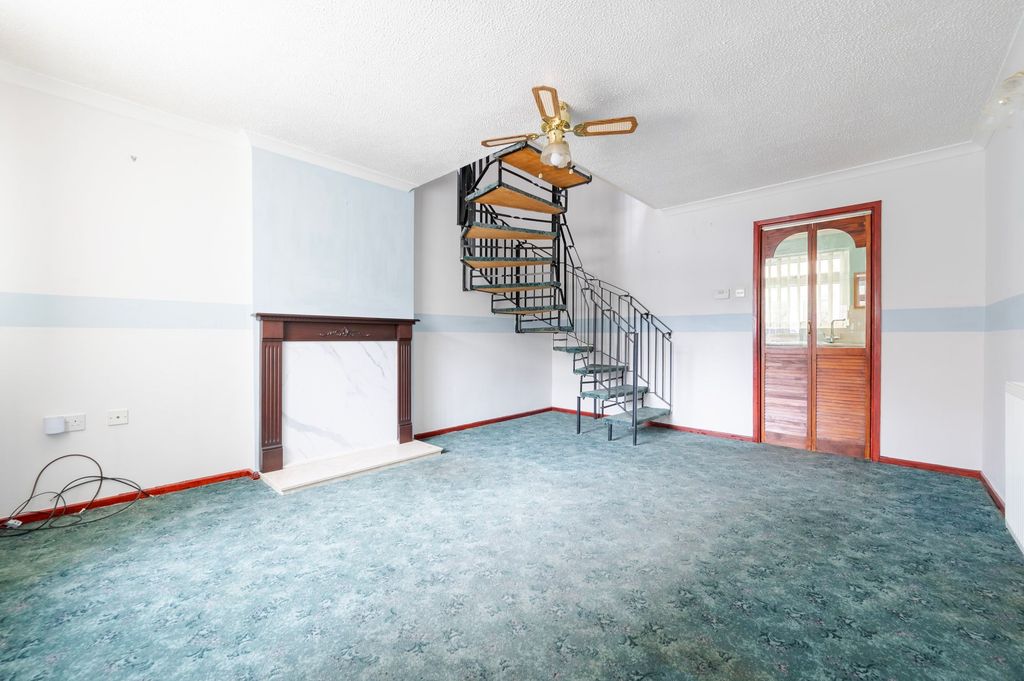 Property photo 3 of 14