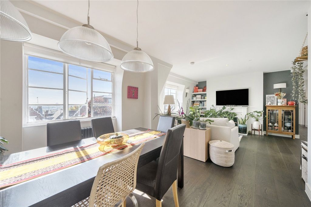 Property photo 1 of 19 Reception / Dining