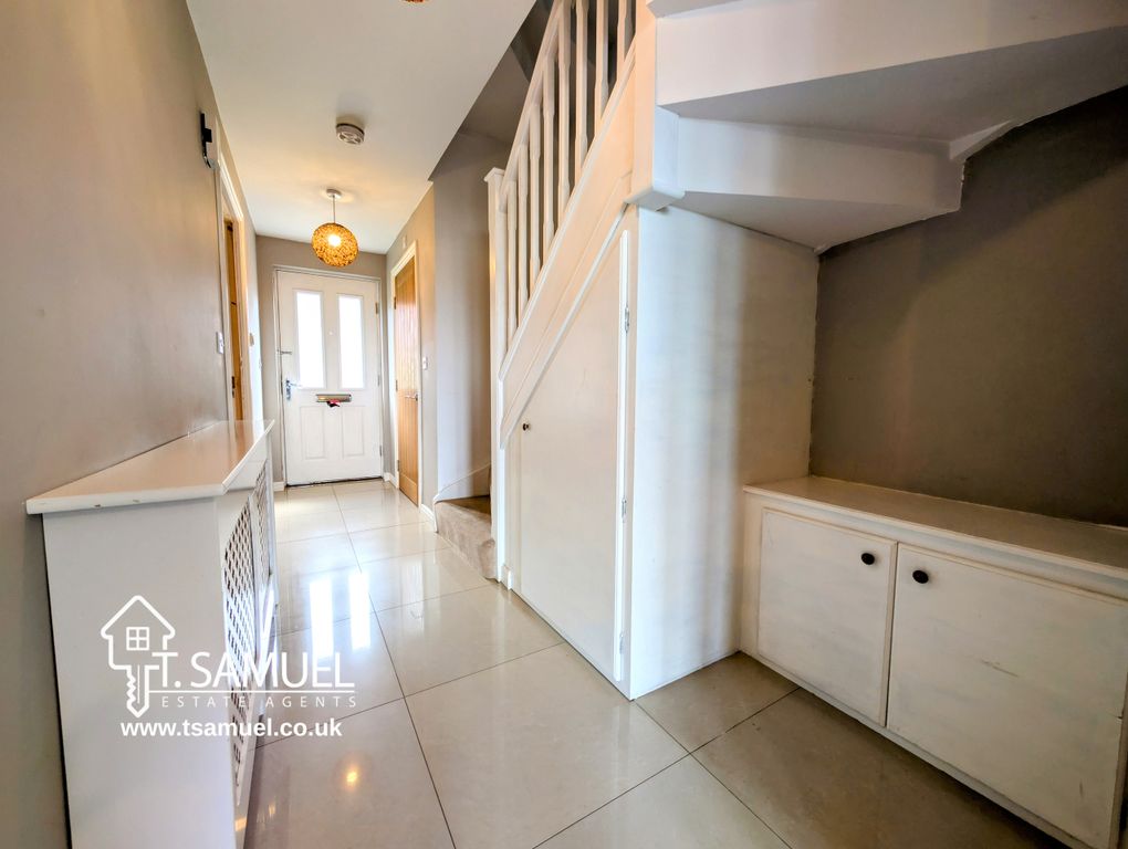 Property photo 3 of 40 Hallway