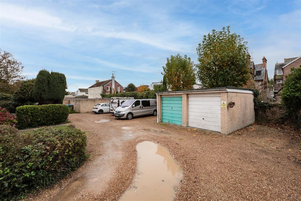 Property photo 3 of 8 Parking Area