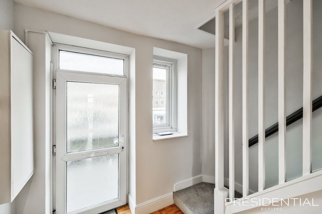 Property photo 2 of 25