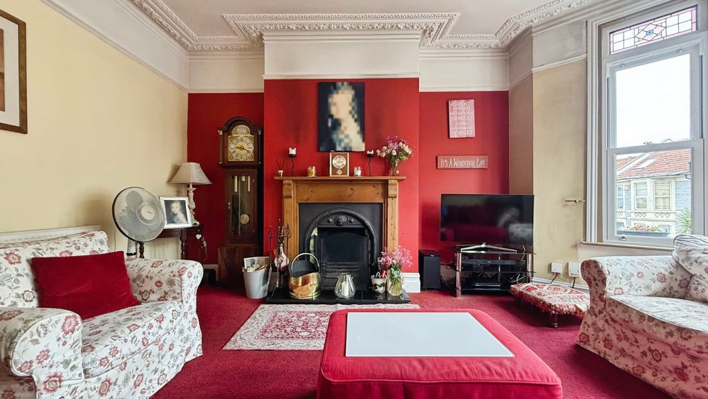 Property photo 2 of 31 Lounge