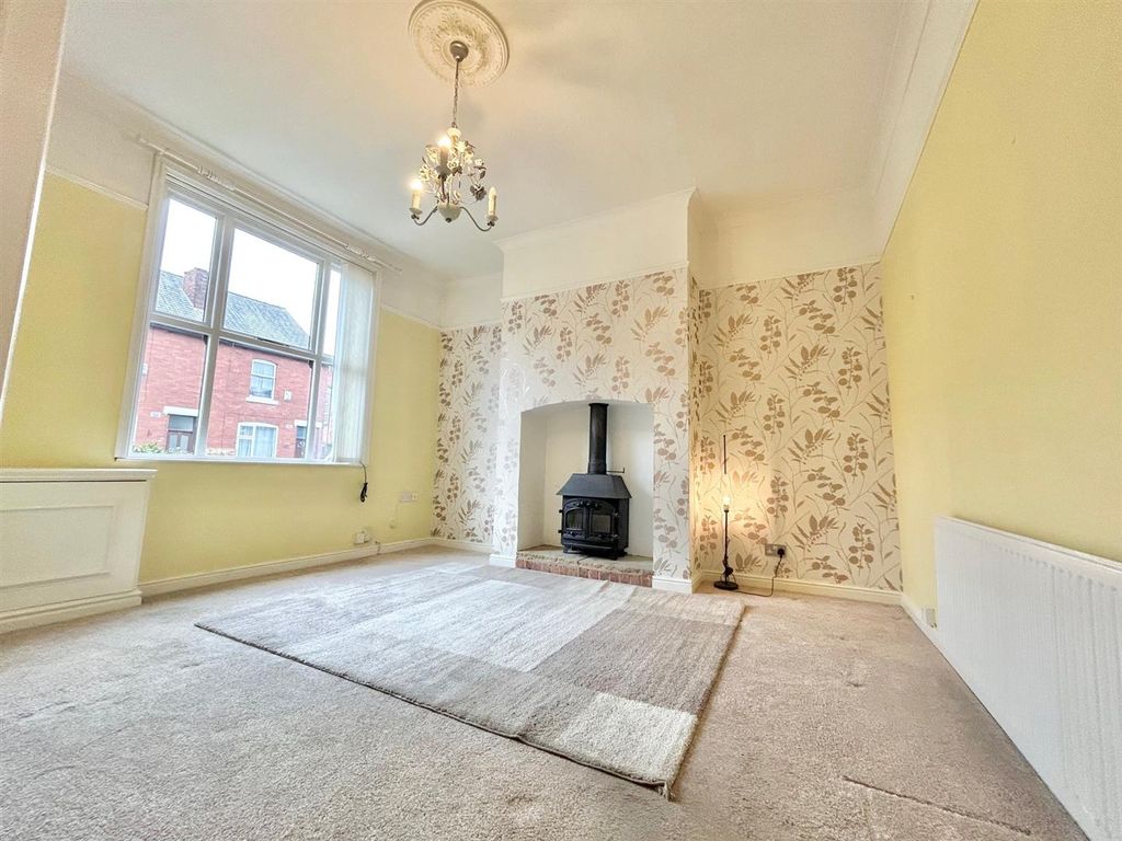 Property photo 2 of 8 Lounge.Jpg