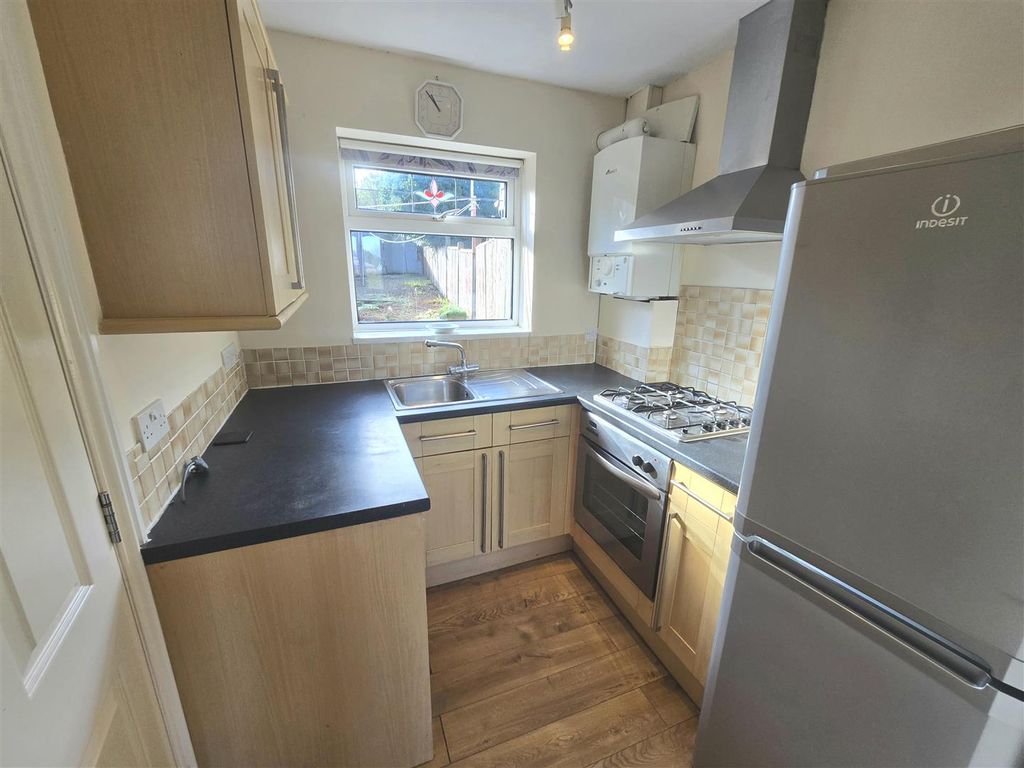 Property photo 3 of 6 Kitchen