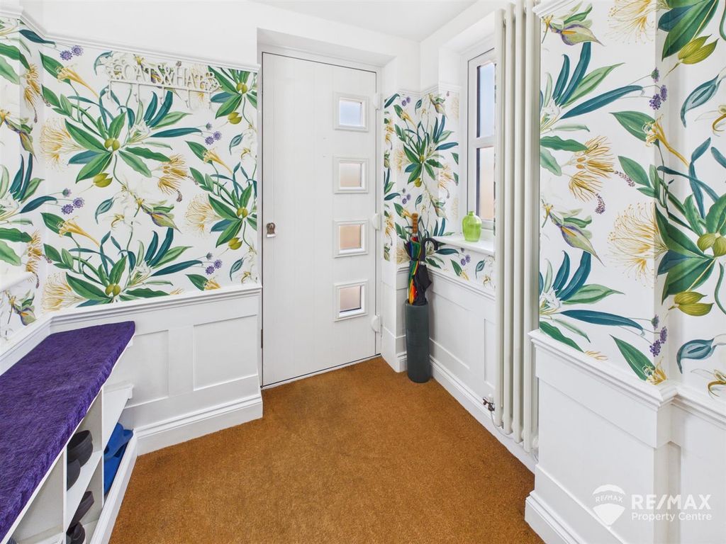 Property photo 3 of 34 Cam02842G0-Pr0399-Still010.Jpg