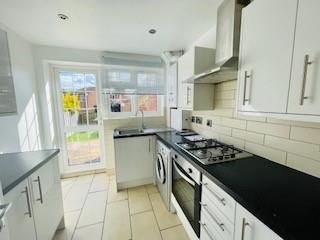 Property photo 3 of 9 Kitchen