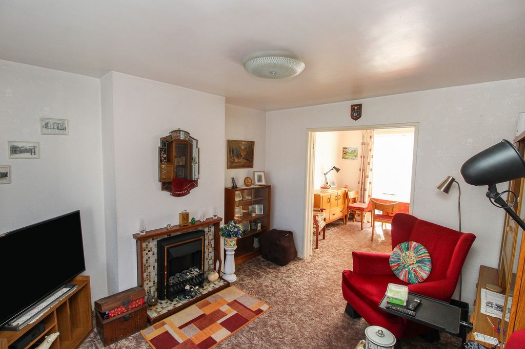 Property photo 2 of 12 Lounge