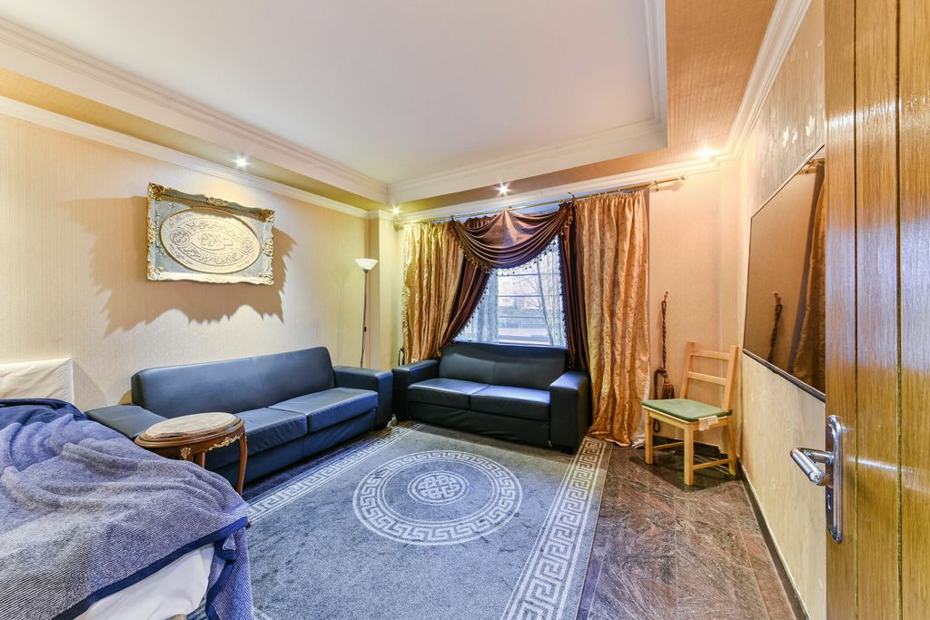 Property photo 2 of 8 10