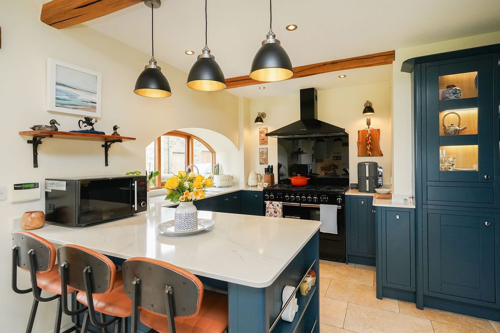 Property photo 2 of 36