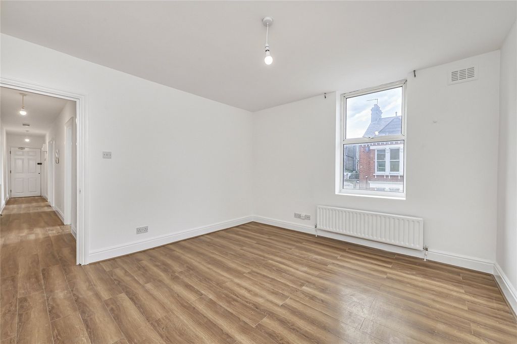 Property photo 2 of 7 Picture No. 11