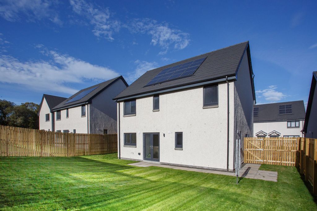 Property photo 3 of 23