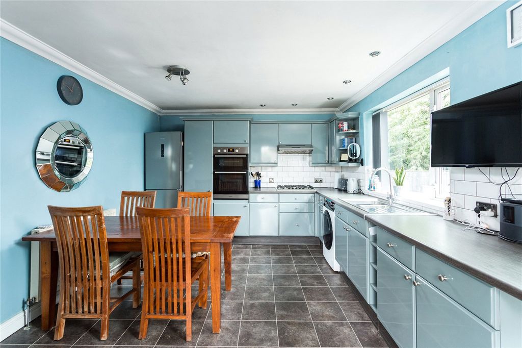 Property photo 3 of 21 Picture No. 32