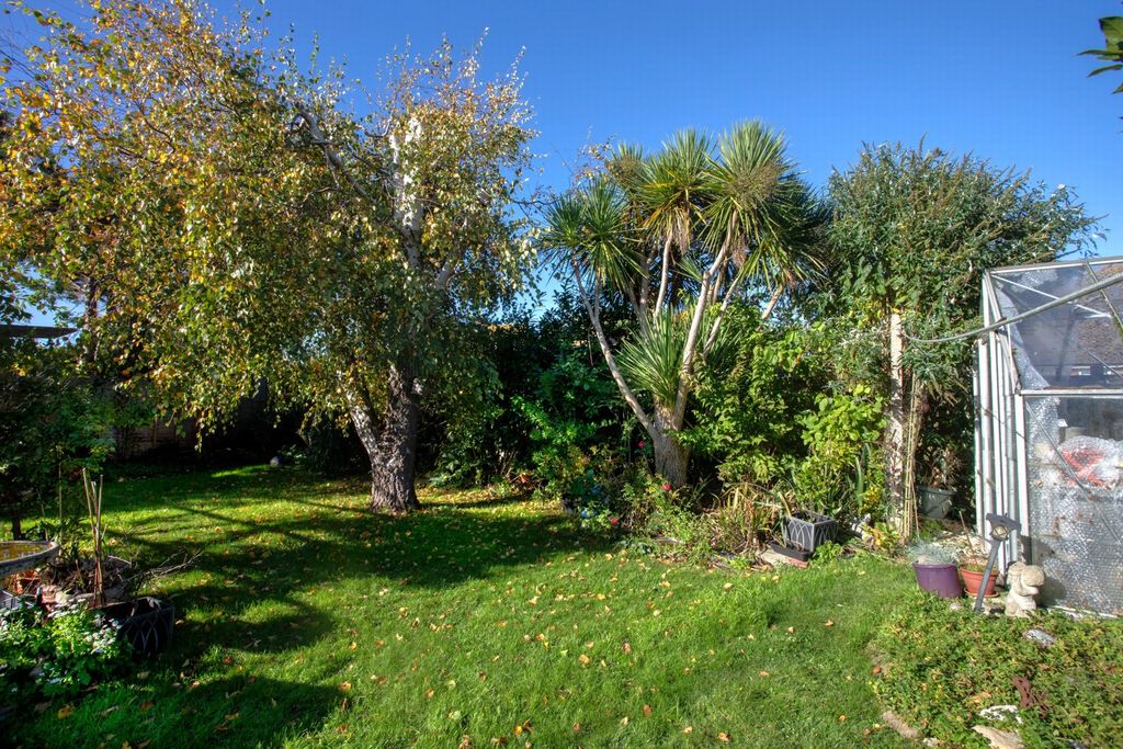 Property photo 2 of 25 Garden