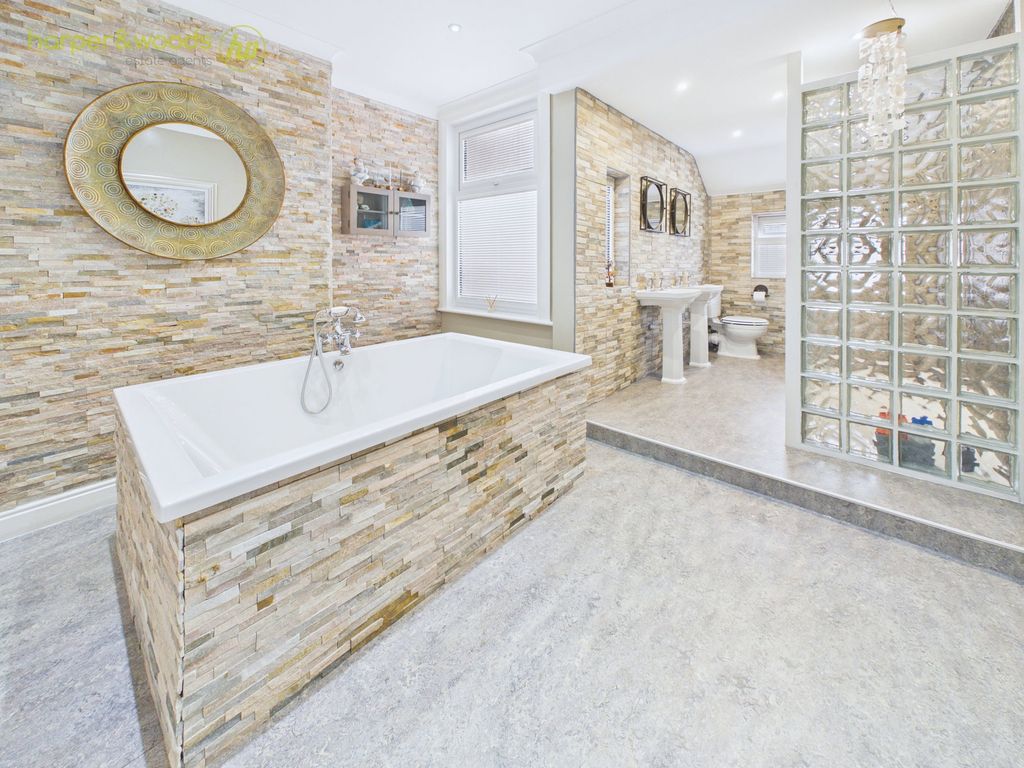 Property photo 2 of 42
