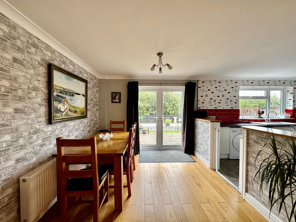 Property photo 3 of 27