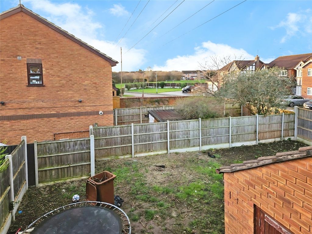 Property photo 2 of 11 Garden