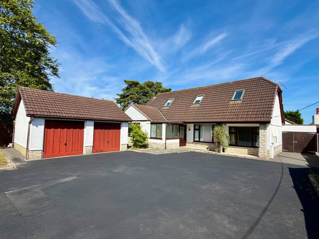 Property photo 1 of 31 Five Bedroom Chalet House With Annexe