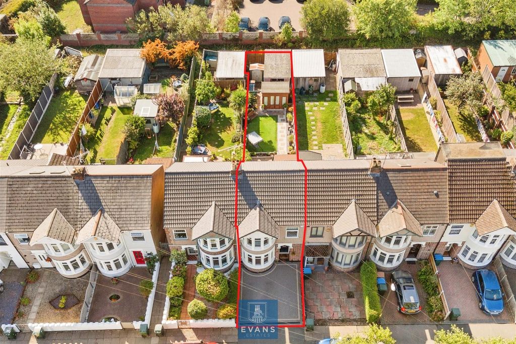 Property photo 2 of 18 House