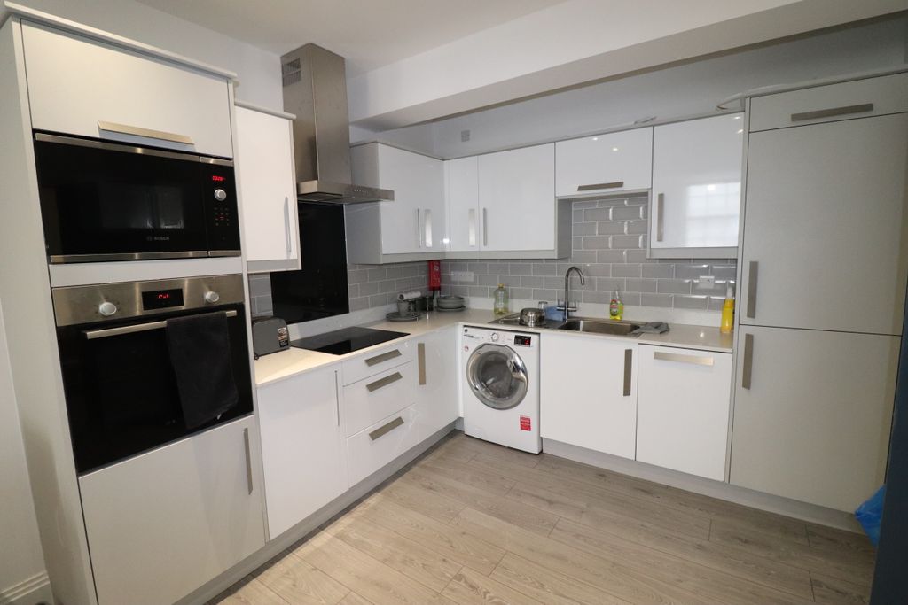 Property photo 2 of 11 Photo 02