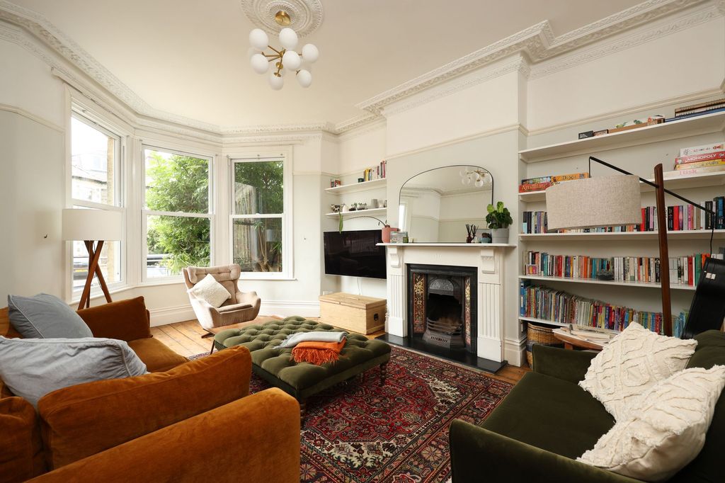 Property photo 3 of 32