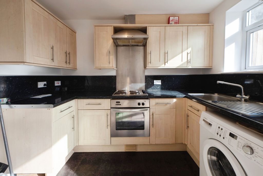 Property photo 3 of 11 Pbox-Img.Jpg