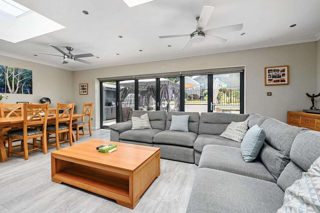 Property photo 2 of 34 3 Ponswood Road Tn389Bu (13).Jpg
