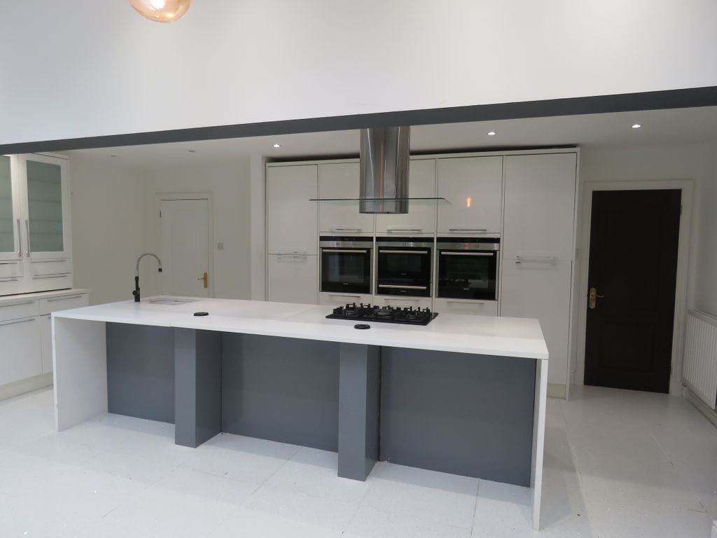 Property photo 3 of 15 Kitchen