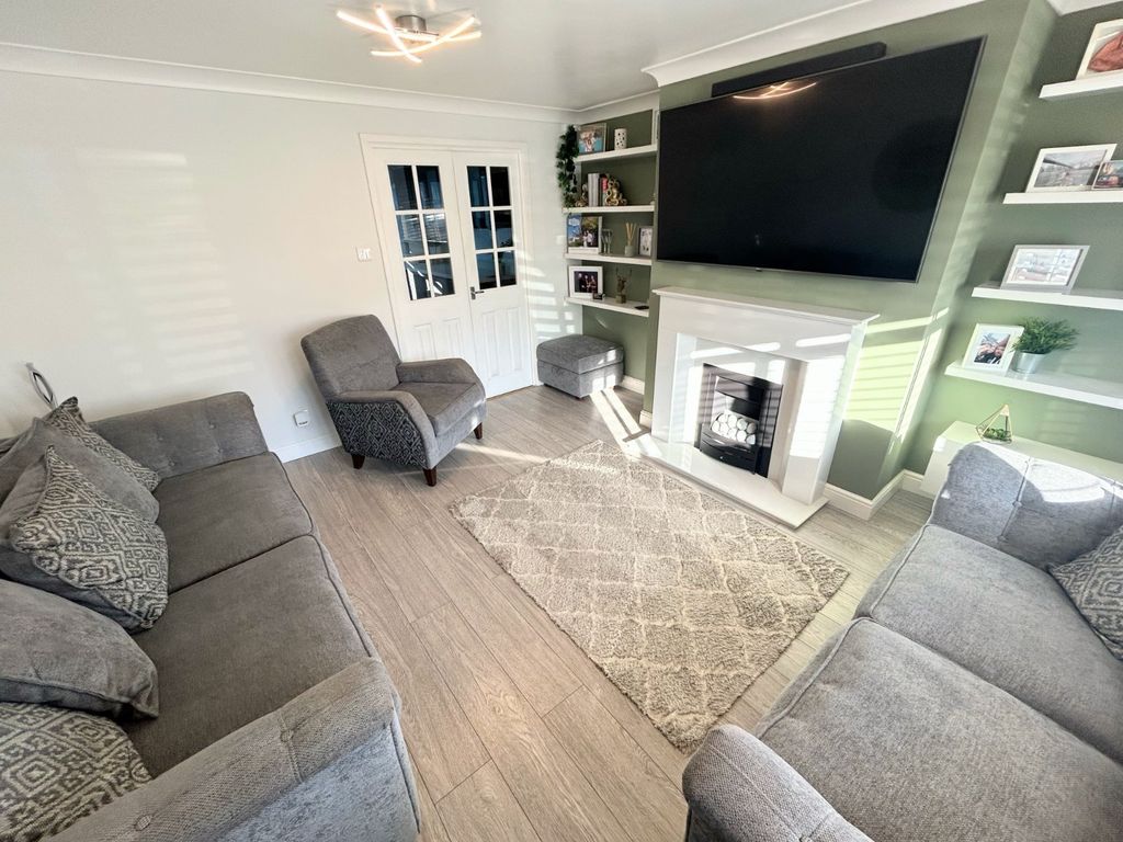 Property photo 2 of 24 Lounge