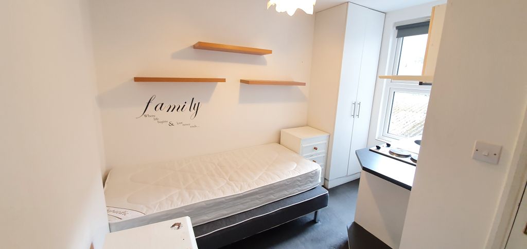 Property photo 1 of 3