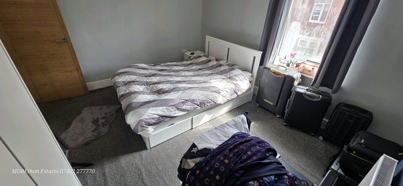 Property photo 2 of 6 Bright Double Bedroom Featuring A Cozy Double Bed ...