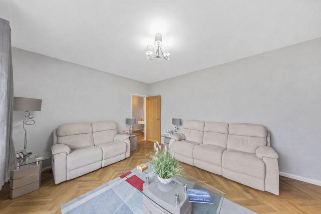 Property photo 3 of 23