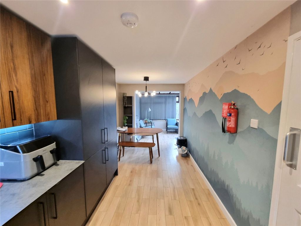 Property photo 3 of 16 Picture No. 23