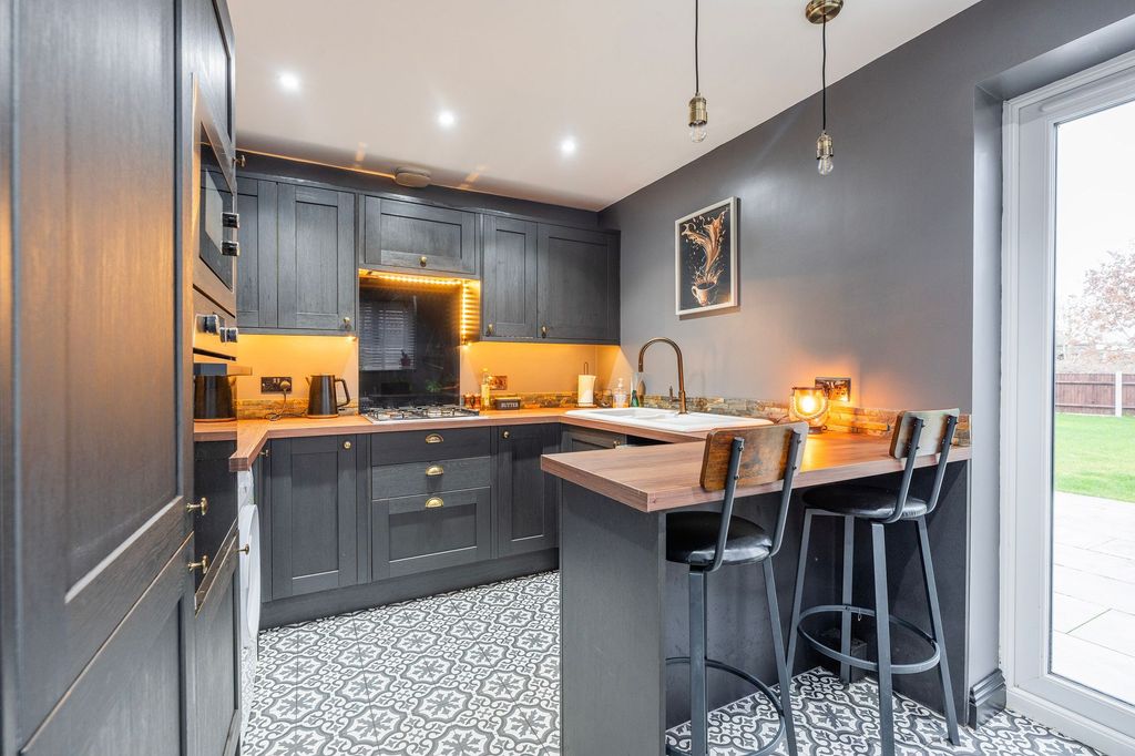 Property photo 2 of 24