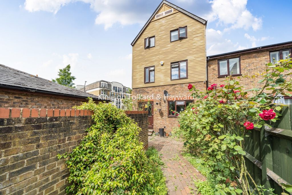Property photo 2 of 17 5664c7A5-Da5A-410B-8