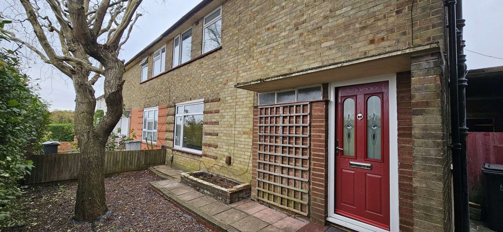 Property photo 1 of 16 3 Bedroom Semi Detached For Rent
