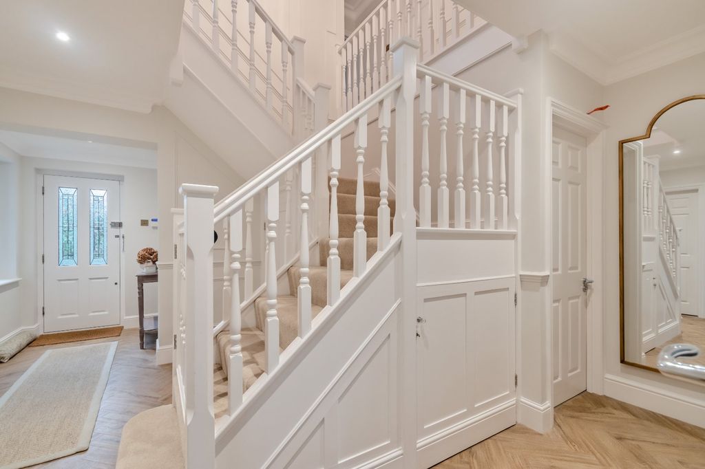 Property photo 3 of 33 Picture No. 24