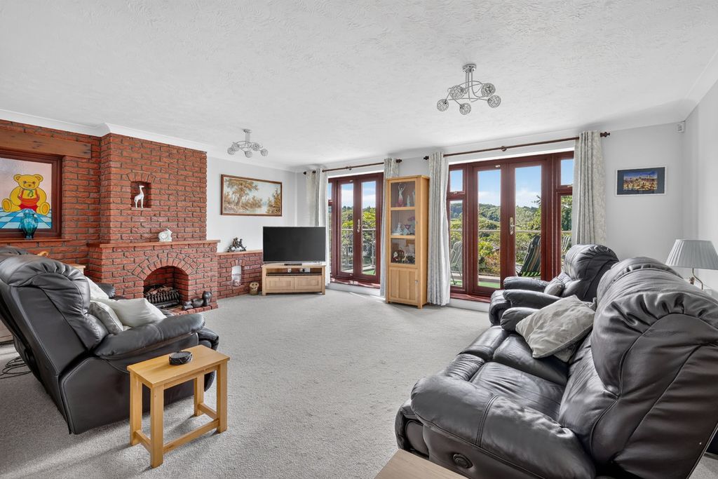 Property photo 3 of 34