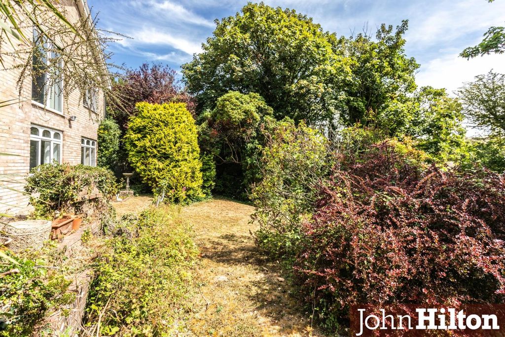 Property photo 3 of 21 Wanderdown Way53.Jpg