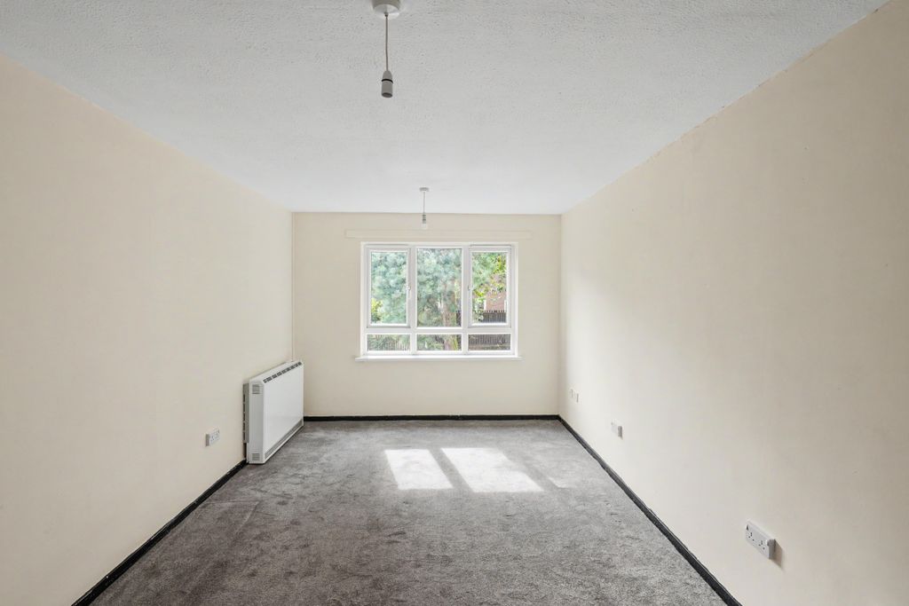 Property photo 2 of 11 23 Rosemount Walk, Keighley, West Yorkshire, Bd21 2EE