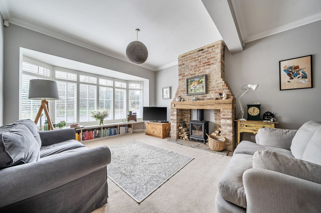 Property photo 2 of 19 Lounge