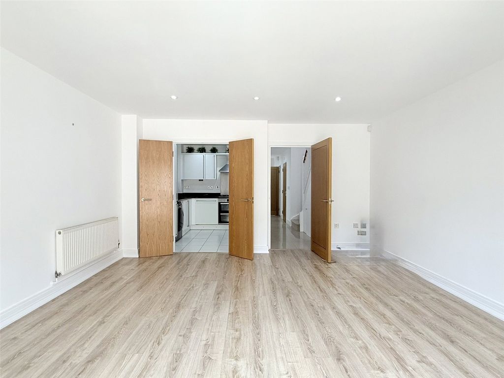 Property photo 2 of 16 Picture No. 28