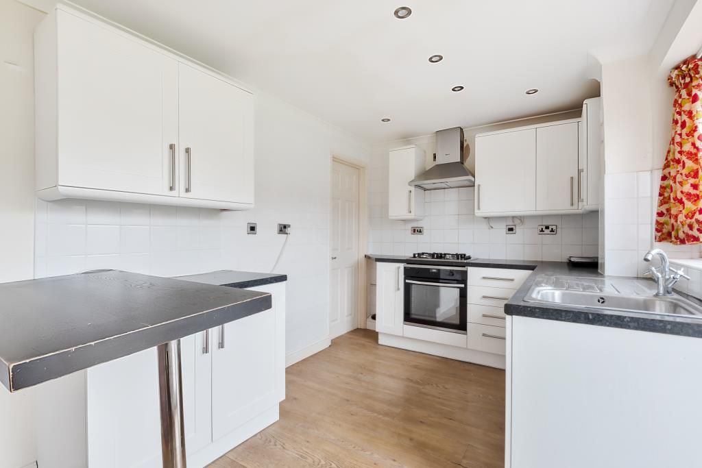 Property photo 3 of 10 Kitchen