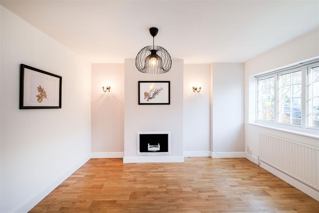 Property photo 2 of 23 6 Walpole Road-1.Jpg