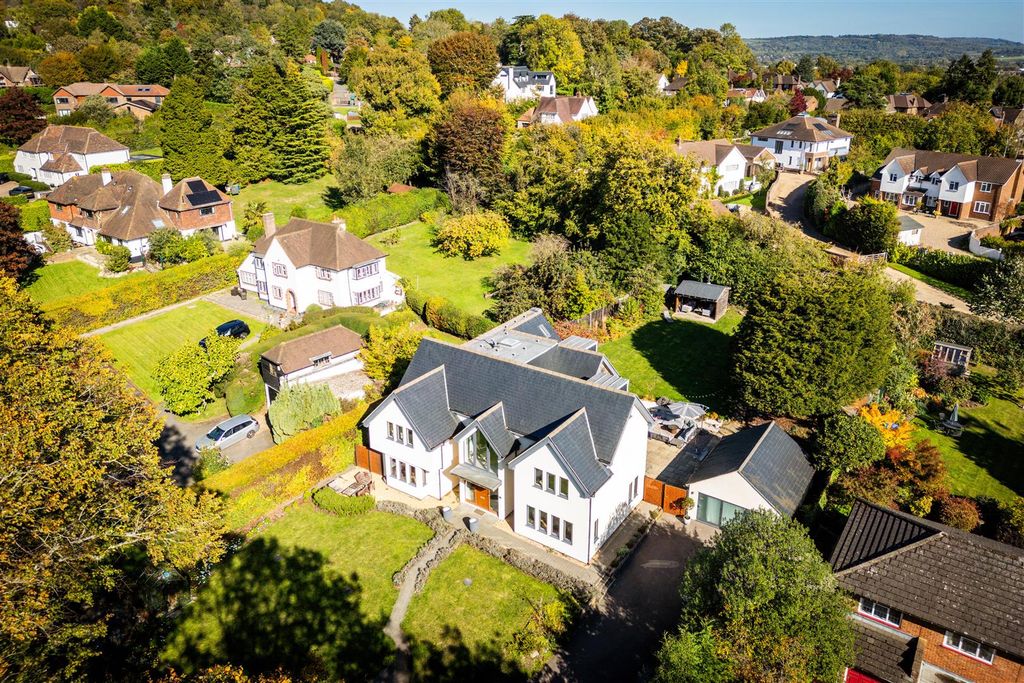 Property photo 2 of 33