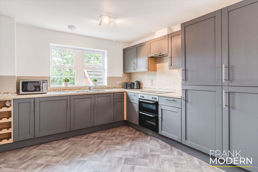 Property photo 2 of 30 Dining Kitchen