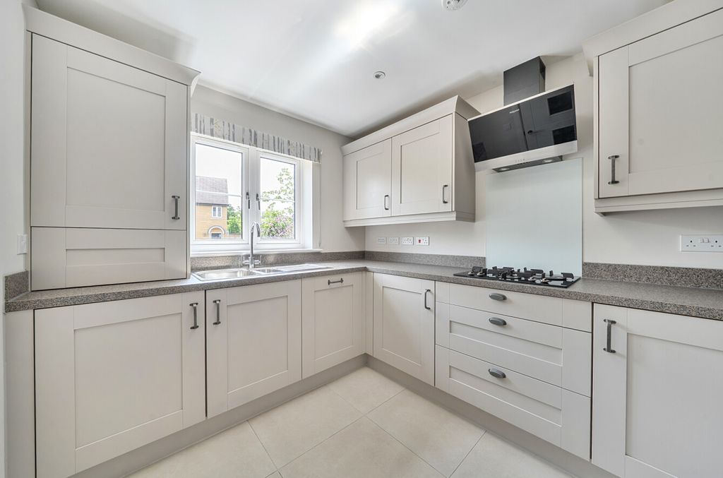 Property photo 2 of 12 1479171-27-6A3017...