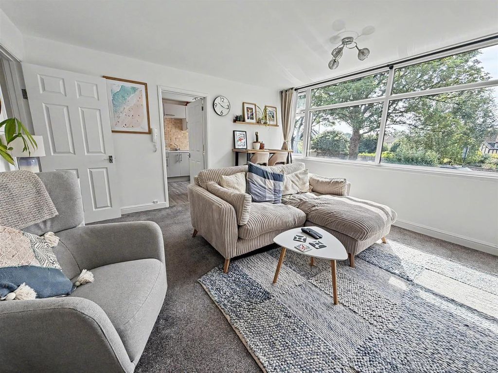 Property photo 2 of 10 Living Room