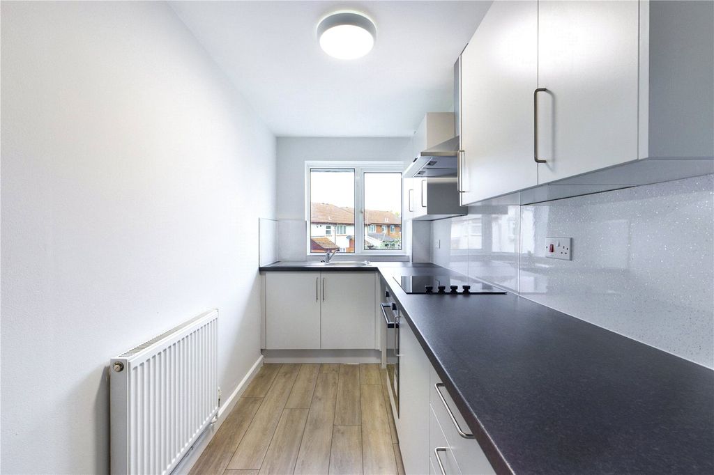 Property photo 3 of 6 Kitchen