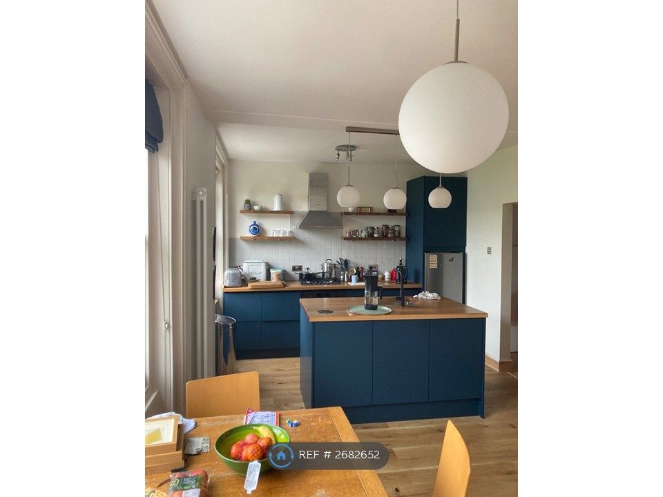 Property photo 1 of 10 Kitchen And Island